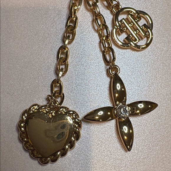 Daisy Fuentes Gold Key Holder with Heart and Flower Charms - Picture 3 of 7